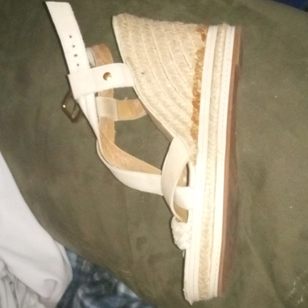 Size 10M Taupe Antonio Melani wedges